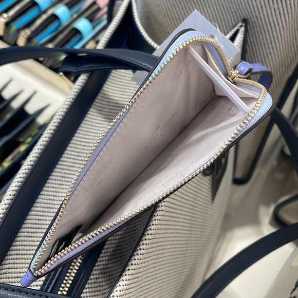 Kate Spade Lucy Small L-zip Wristlet
Evening Blue Iris Multi
NWT - Picture 5 of 16